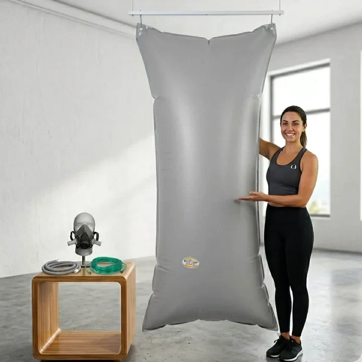 Oxygen reservoir bag mounted vertically